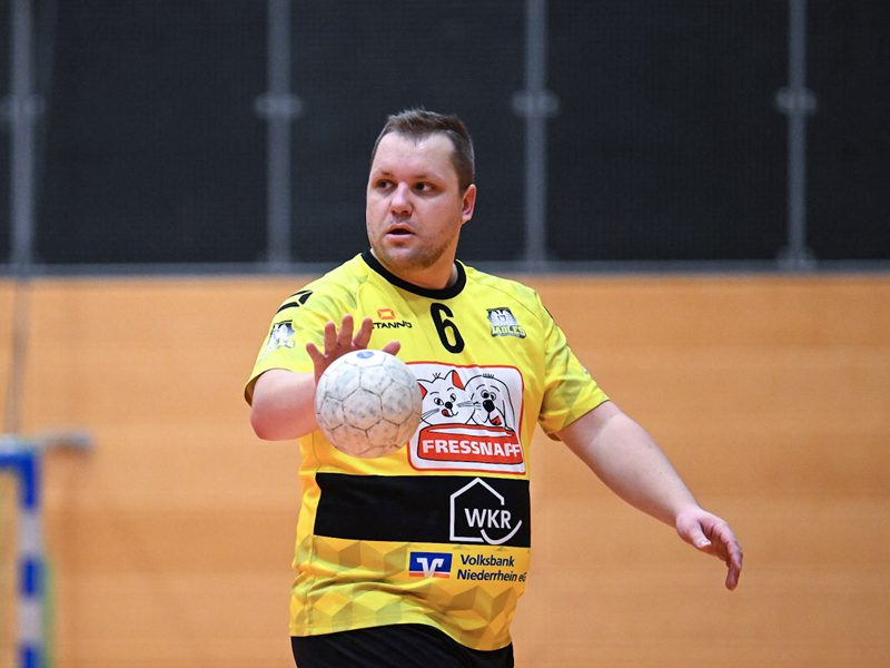 Dennis Kanschat dirigiert das Spiel - aus dem Stand
