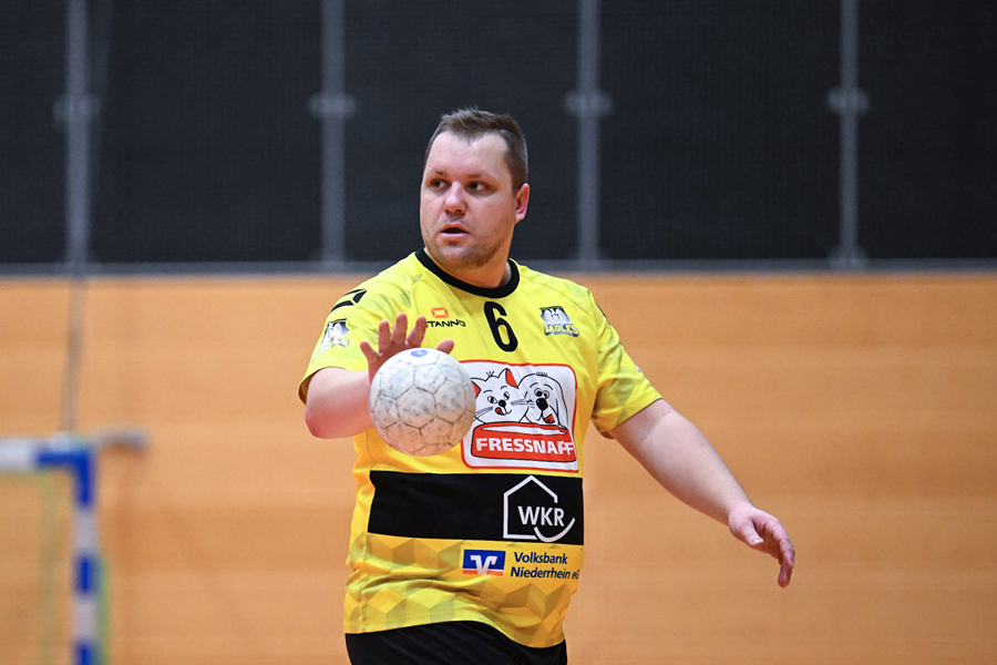 Dennis Kanschat dirigiert das Spiel - aus dem Stand